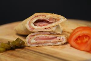 Ham Slices With Mozzarella Cheese (USD 3.88)